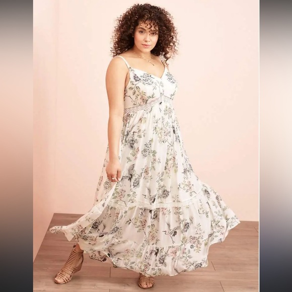 torrid Dresses & Skirts - Torrid Ivory Floral tiered chiffon Maxi Dress smocked back lace trim Sz 2X